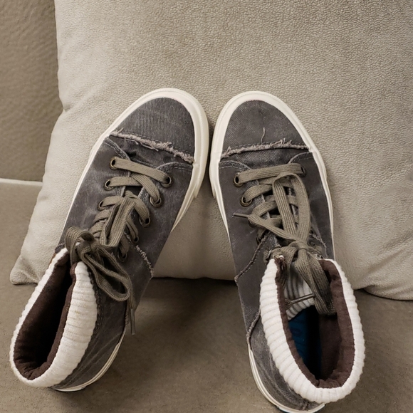 Snickers - Picture 4 of 5